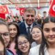 baskan tugay gencleri ve cocuklari agirladi A3EWliBb 80x80