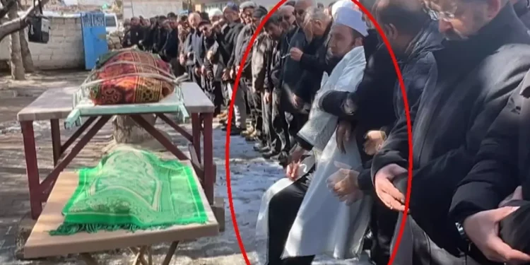 İmam Fenalık Geçirdi, Cenaze Namazı Kesintiye Uğradı