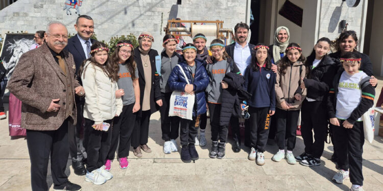 Öğrenciler Usta Eller Çarşısı’nı Ziyaret Etti