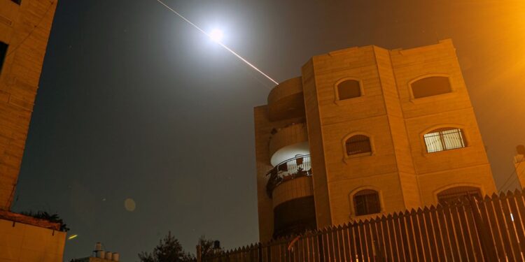 ABD ateşkes talep etti; İran İsrail’in kritik hattını vurdu