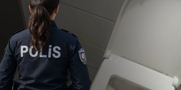 İl Genelinde Tartışma: Kadın Polis Tuvalette Kayda Aldı