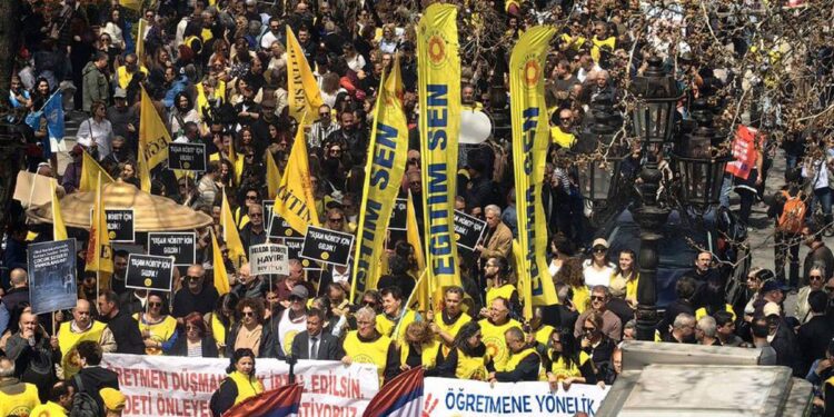 Öğretmenler 3 günlük iş bırakma eylemine gidiyor