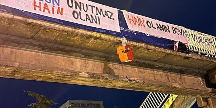 Trabzon’da milli yıldıza yönelik dikkat çeken pankart