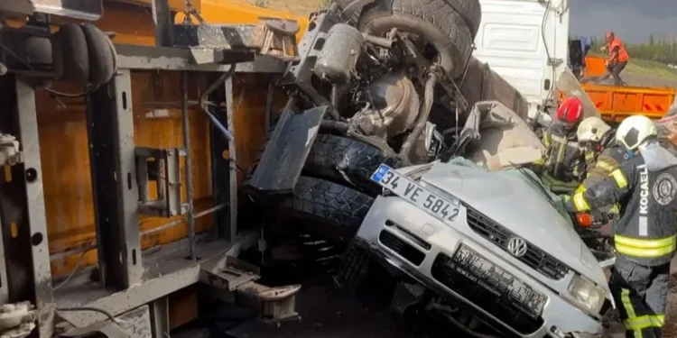 TEM’de Kaza Faciası: 4 Araç Çarpıştı, Ankara Yönü Kapandı