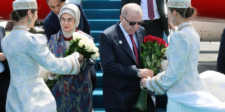 Cumhurbaşkanı Erdoğan, Türkistan’da kritik görüşme