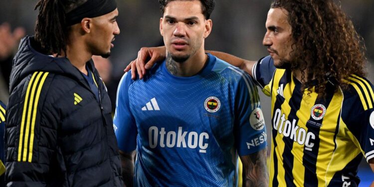 Fenerbahçe’de büyük operasyon: Hepsi gönderilebilir