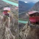 kemaliye deki kayalik zirvesindeki ev ziyaretcilerin ilgi odagi oldu 19840525_1842_amp 80x80