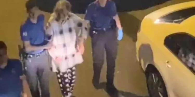 Kötü koku korkunç gerçeği ortaya çıkardı: Kardeşiyle yaşadı