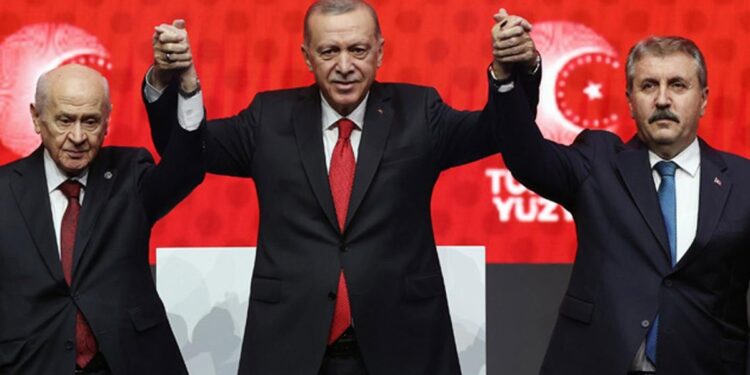 Emeklilere ek zam gündemdeyken Mustafa Destici, en düşük maaş için rakam verdi