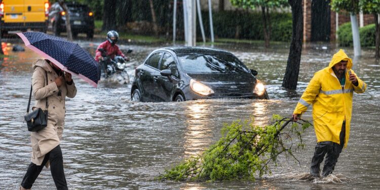 Meteoroloji 19 ili uyardı: Sel, fırtına ve hortum alarmı!